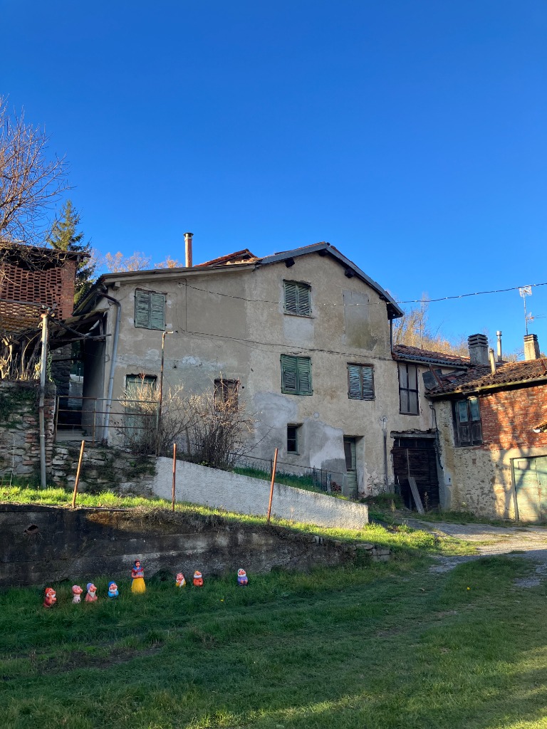 Ville Chiappella courtyard and houses